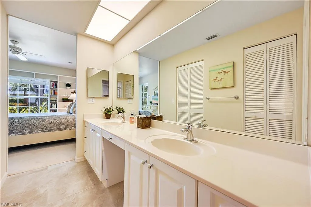 Condo bathroom before renovation - Cutting Edge Kitchen and Bath