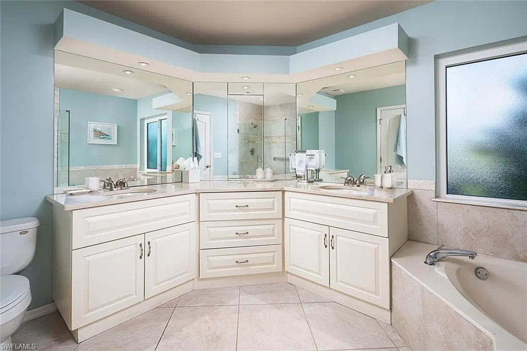 Condo bathroom before remodel - Cutting Edge Kitchen and Bath
