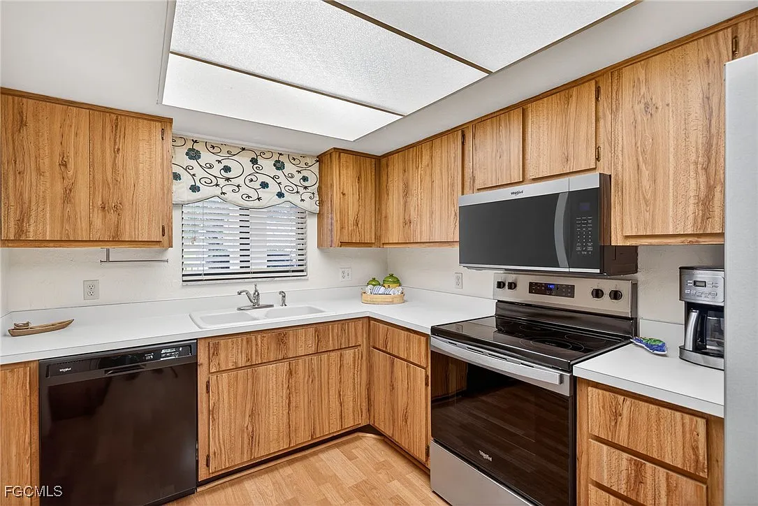 Cutting Edge-Park Shore-Kitchen-2-Before