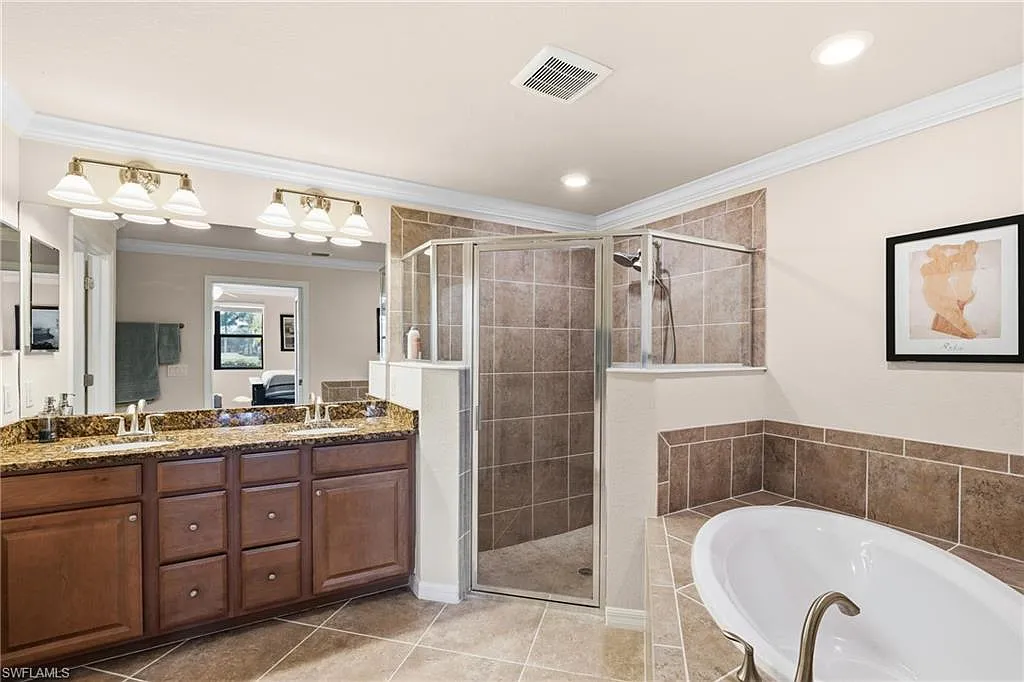 Cutting Edge-Bonita National-Bathroom-3-Before
