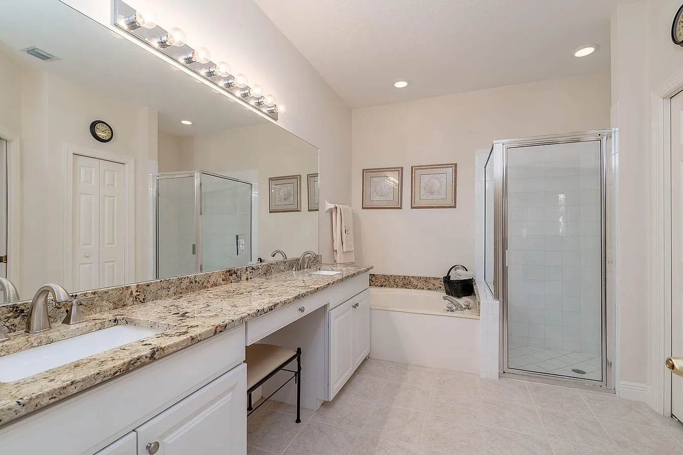 Cutting Edge Fiddlers Creek Bathroom Before (2)