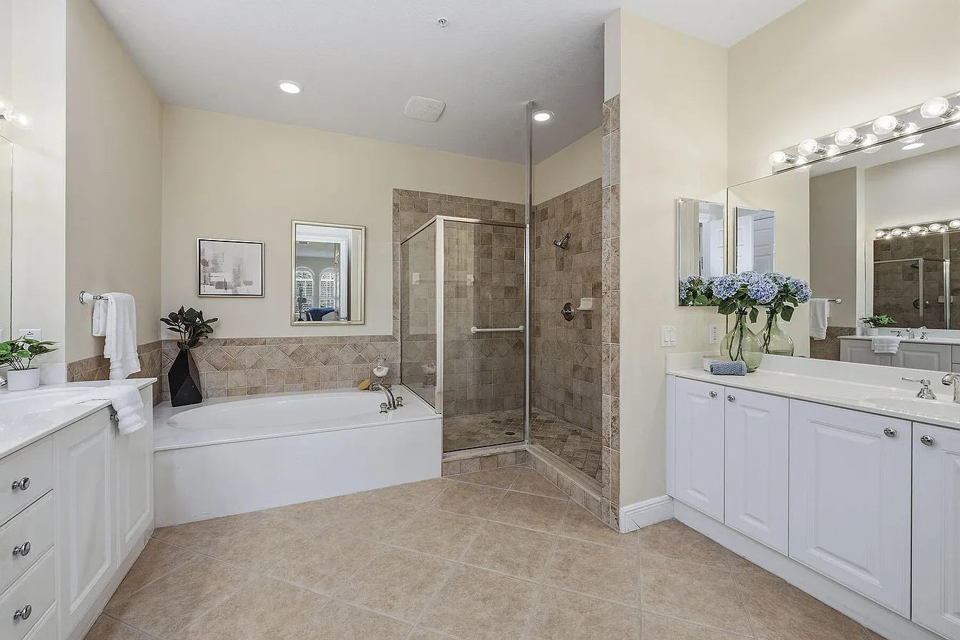 Cutting Edge Fiddlers Creek Bathroom Before (4)