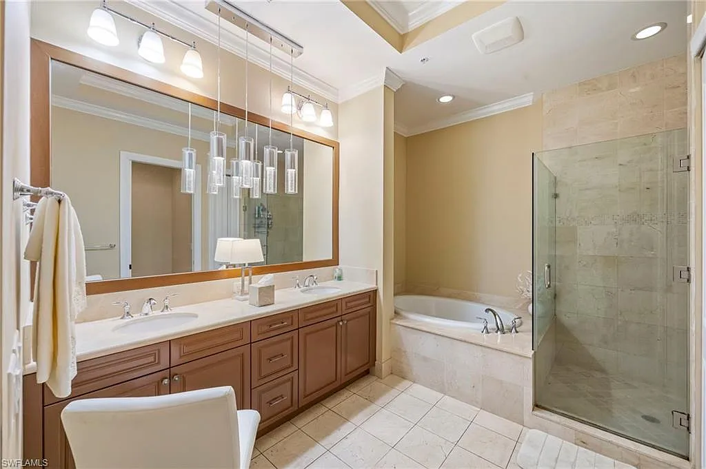 Cutting Edge Grey Oaks Bathroom Before (1)