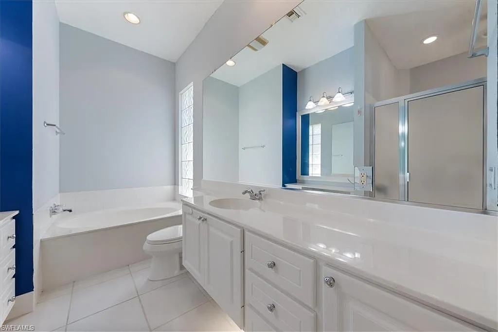 Cutting Edge-Island Walk-Bathroom-4-Before