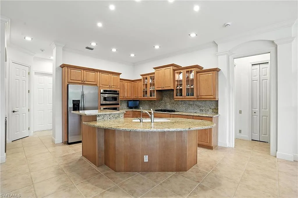 Cutting Edge-Miromar Lakes-kitchen-4-Before