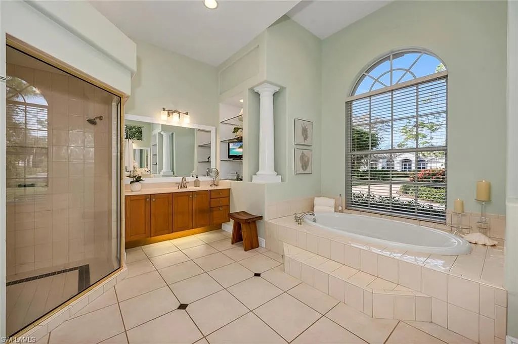 Cutting Edge-Pelican Landing-Bathroom-4-Before