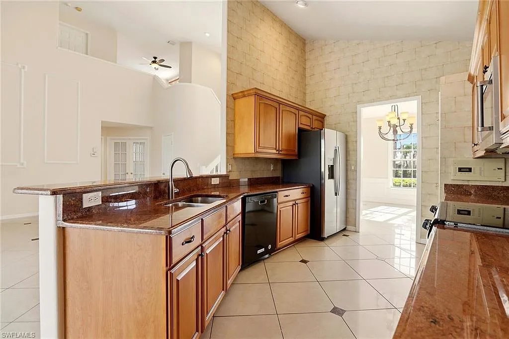 Cutting Edge-Pelican Marsh-Kitchen-2-Before