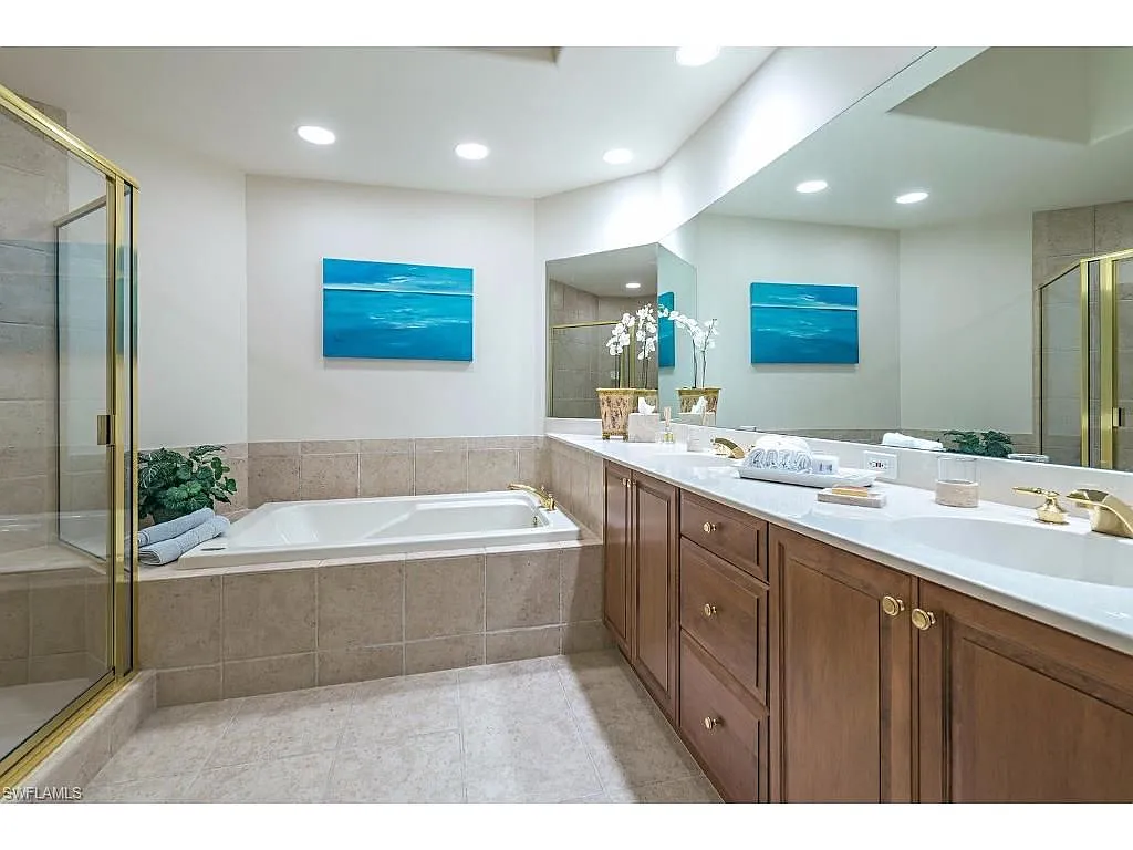 Cutting Edge Tiburon Bathroom Before (1)
