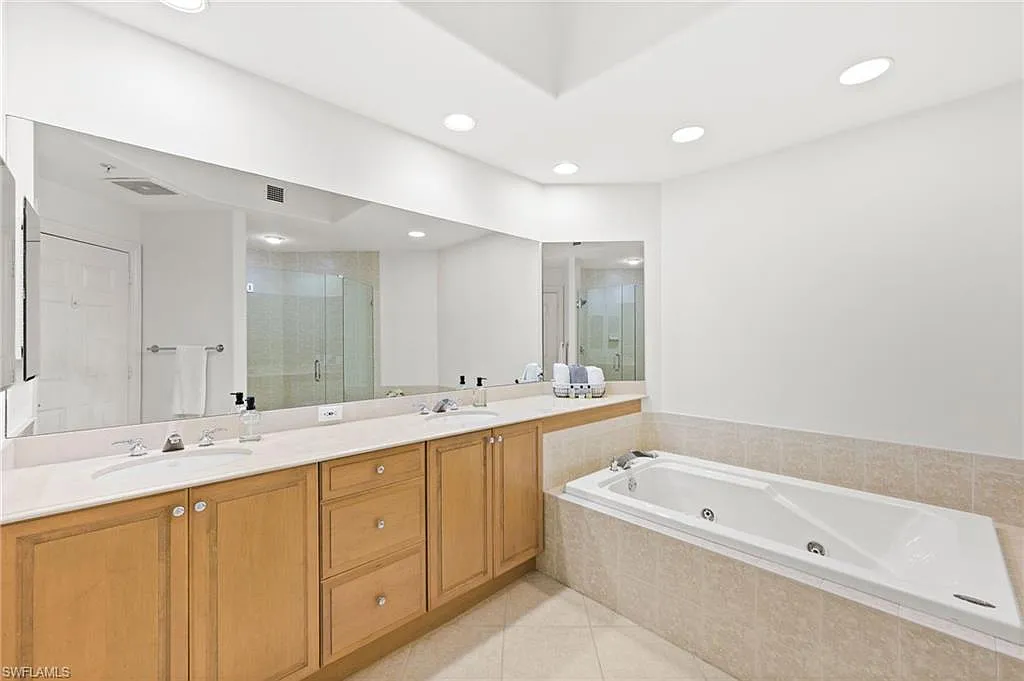 Cutting Edge Tiburon Bathroom Before (2)