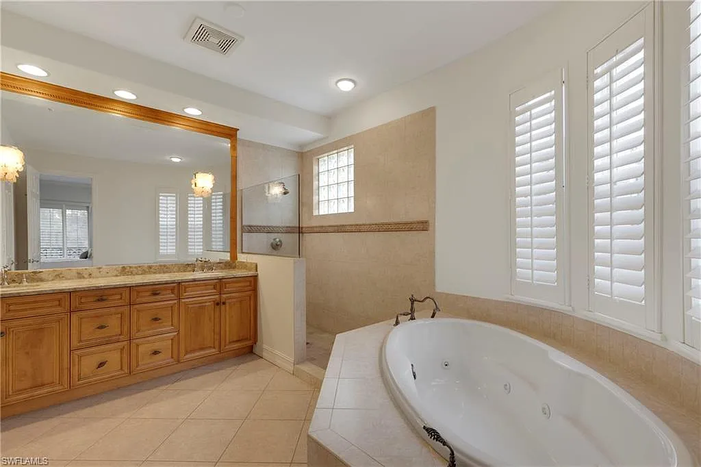 Cutting Edge Tiburon Bathroom Before (4)