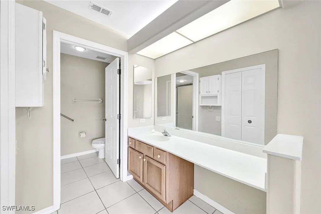 Cutting Edge-Worthington-Bathroom-3-Before