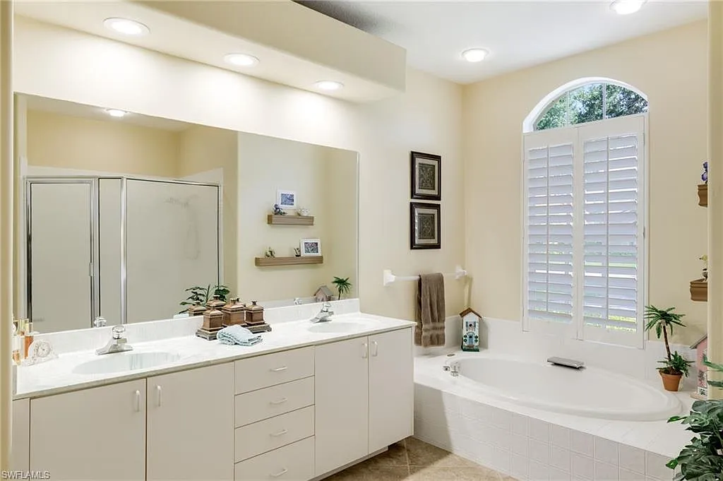 Cutting Edge-Worthington-Bathroom-4-Before