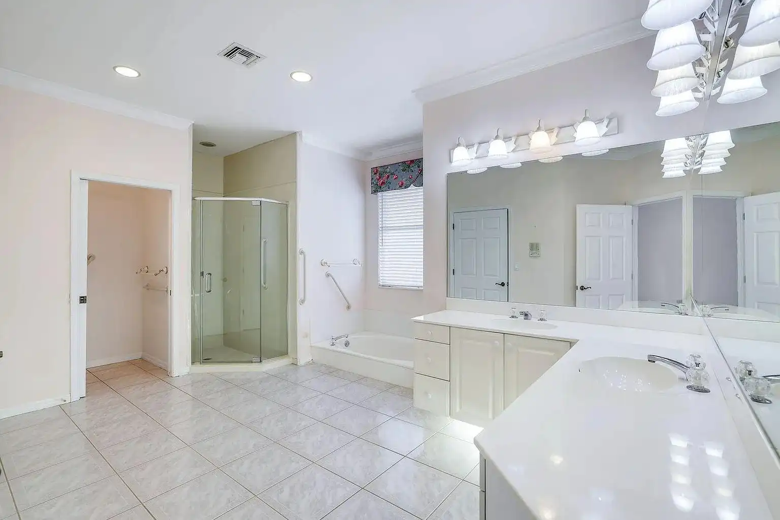 Marco Island-Bathroom-Before Remodel by Cutting Edge