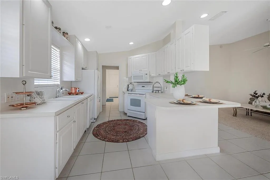 Palmira Kitchen Before (1)