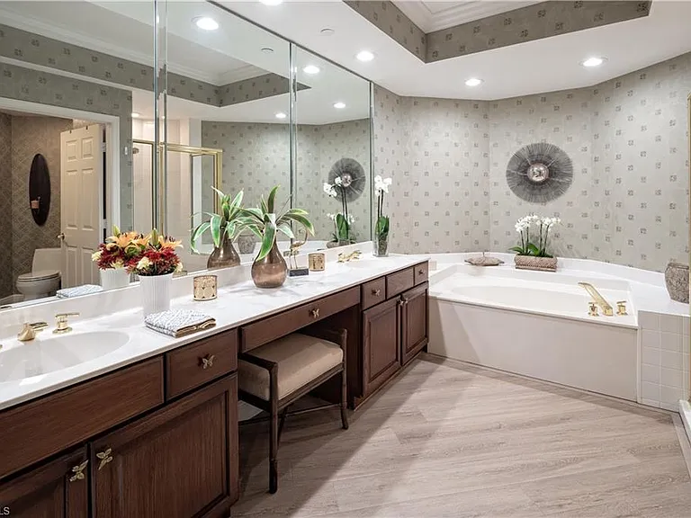 Park Shore-Bathroom-Before (1)