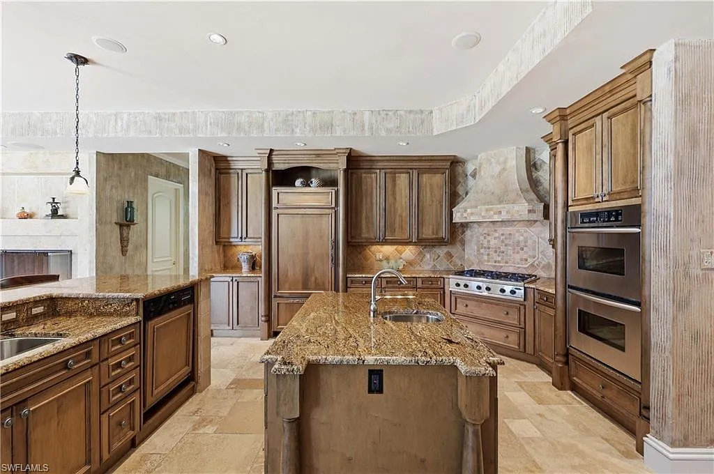 Park Shore-Kitchen-Before