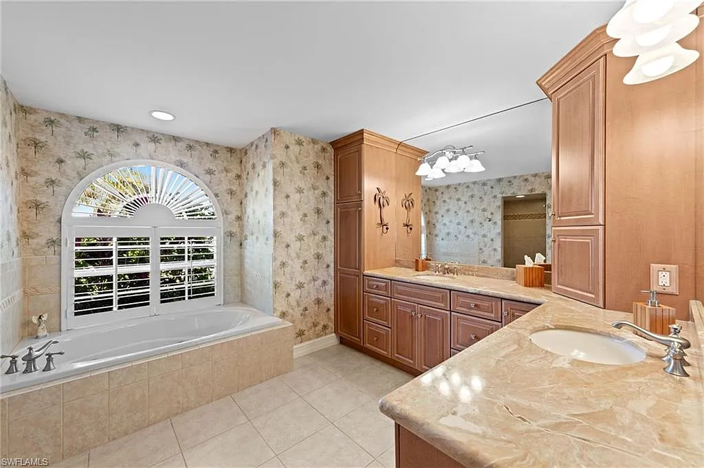 Pelican Landing Kitchen Before (1)