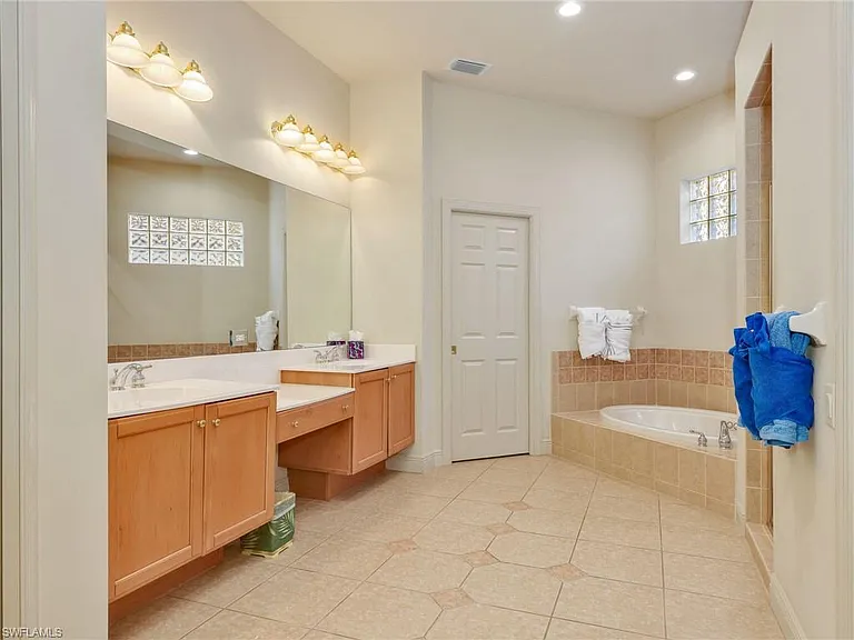 Pelican Marsh- Bathroom-Before 1
