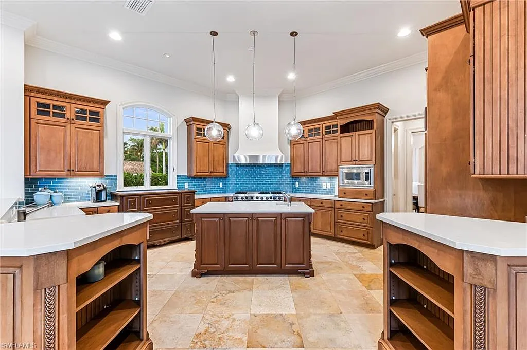 Port Royal-Kitchen-Before