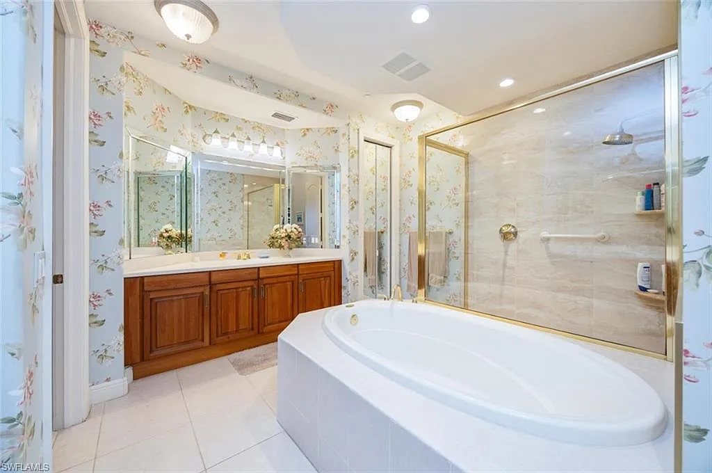 The Vineyards-Bathroom-Before