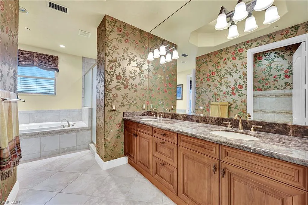 The Vineyards-Bathroom-Before2